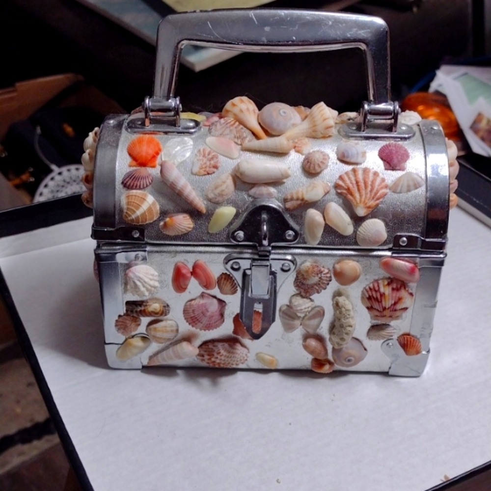 Sea shell purse